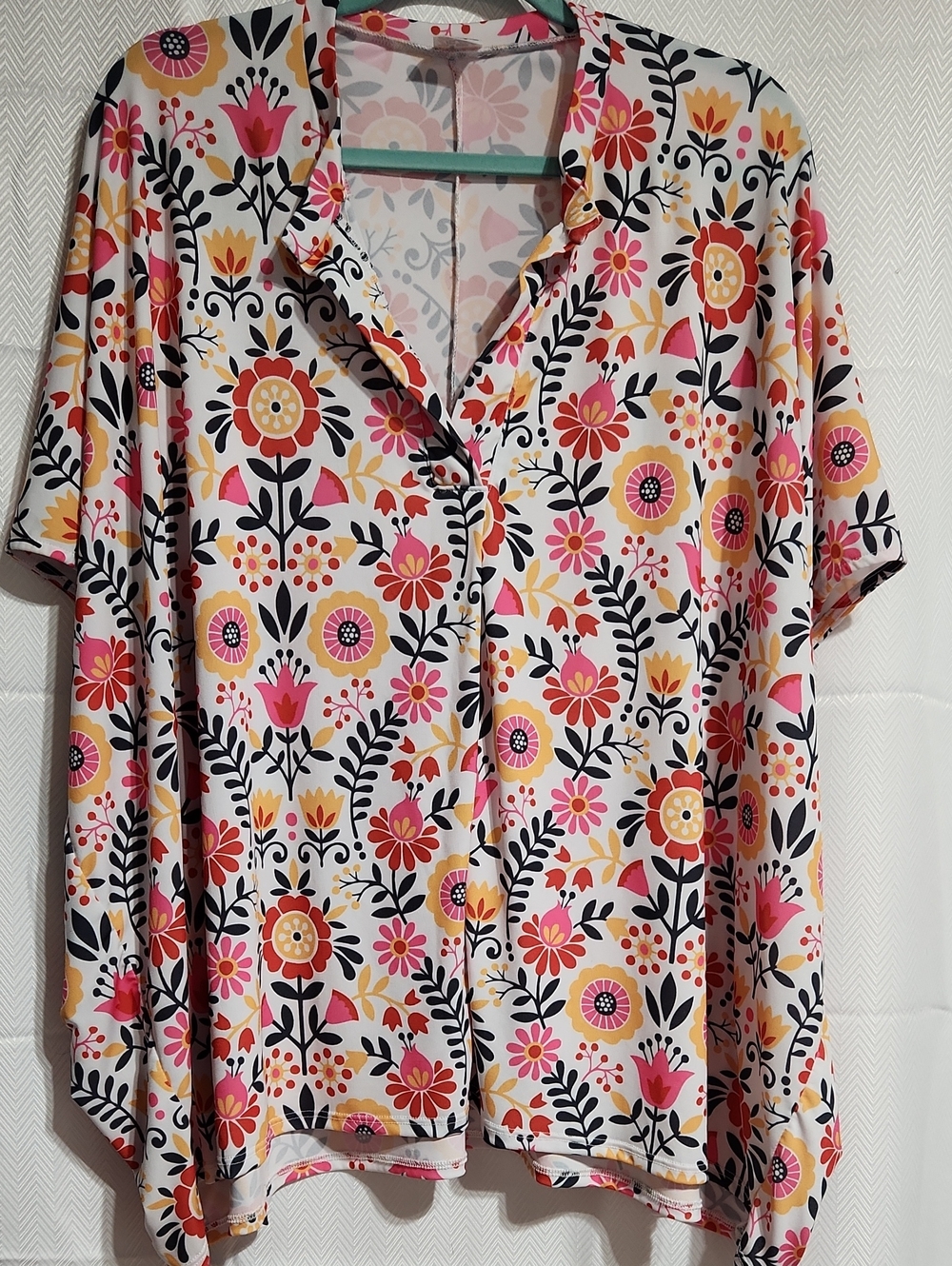 Plus 9ne Size Floral Tunic Top in Pink, Yellow & Black